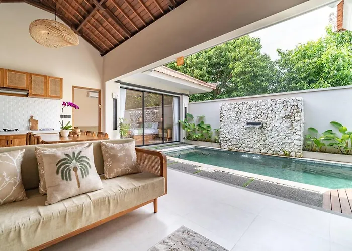 Hidden Oasis 2br & Private Pool Near 'green School' *
