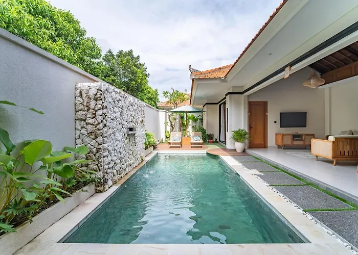 Hidden Oasis 2br & Private Pool Near 'green School' 別荘