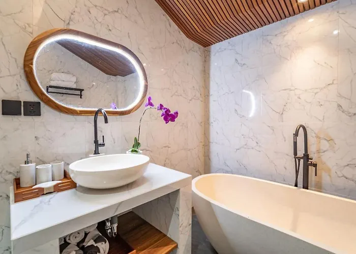 Hidden Oasis 2br & Private Pool Near 'green School' ウブド