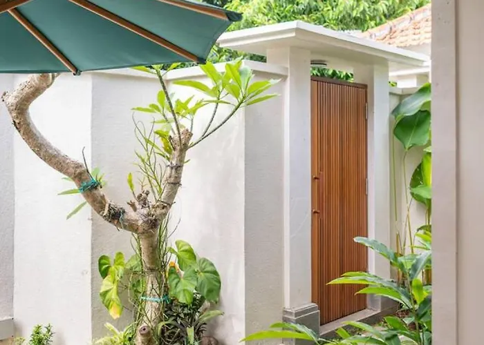 Hidden Oasis 2br & Private Pool Near 'green School' *