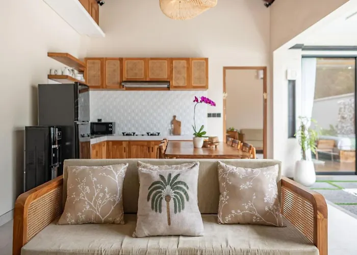 Hidden Oasis 2br & Private Pool Near 'green School' 別荘 *