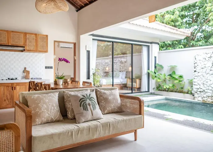 Hidden Oasis 2br & Private Pool Near 'green School'
