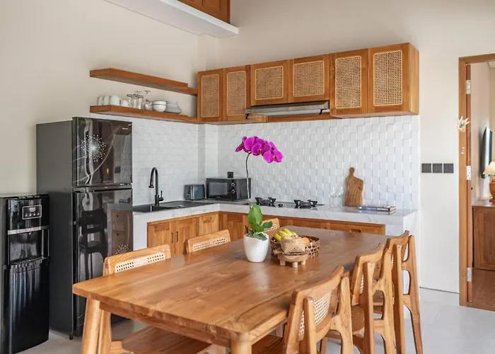 Hidden Oasis 2br & Private Pool Near 'green School' 別荘