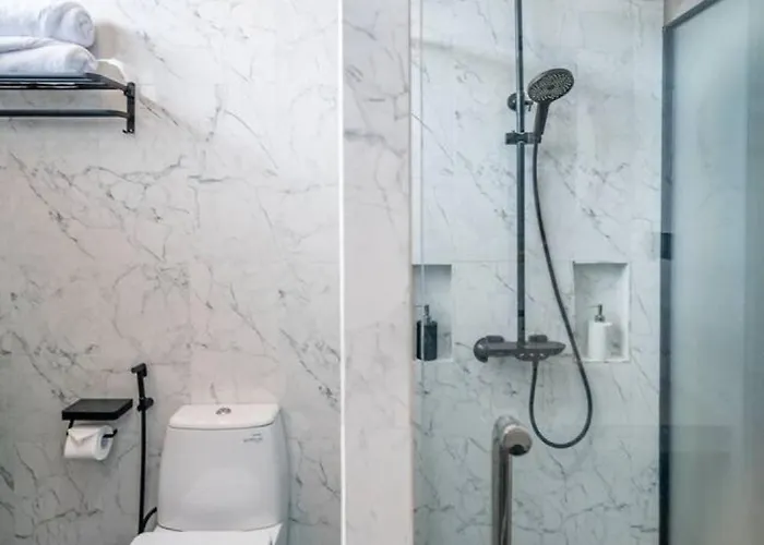Hidden Oasis 2br & Private Pool Near 'green School' 別荘 *