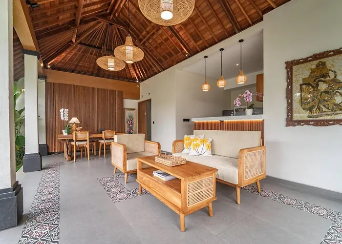 Hidden Oasis 2br & Private Pool Near 'green School' 別荘